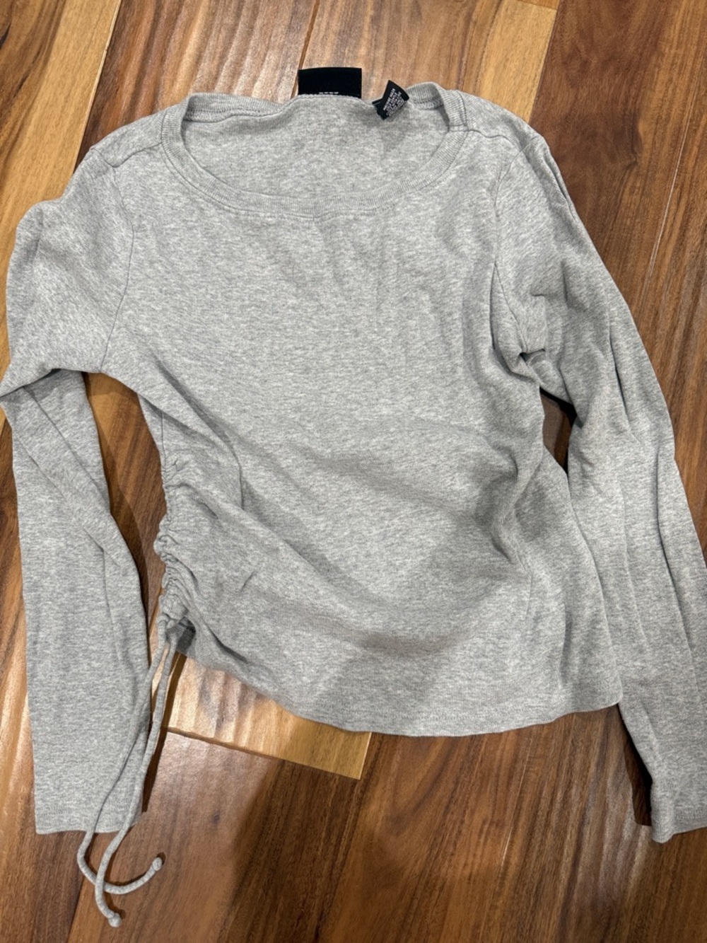 New York & Company Light Gray Long-Sleeve Side-Ruching Top Y2K